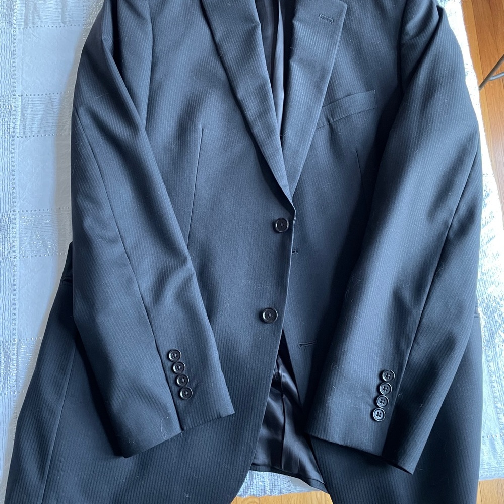DKNY Men’s black suit